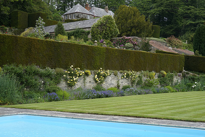 The Pool Terrace - Milton Lodge Gardens