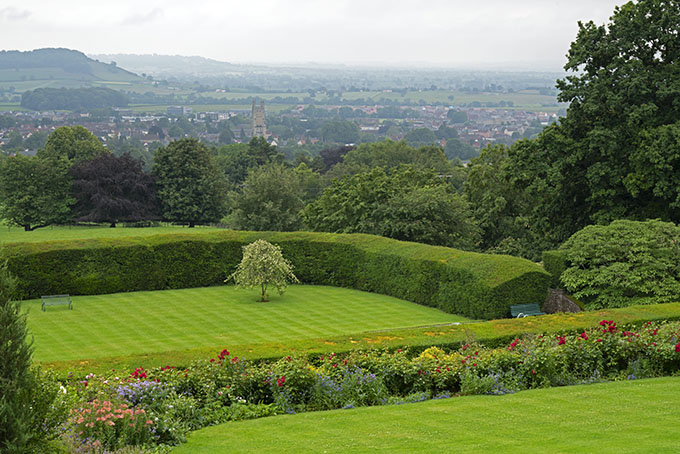 The Upper Terrace - Milton Lodge Gardens
